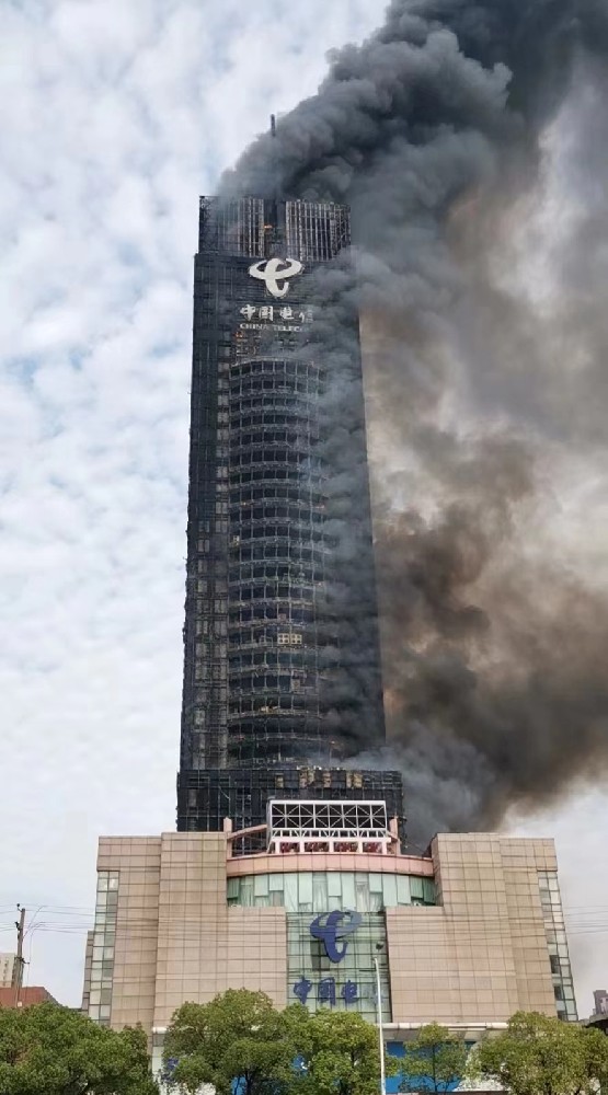 长沙电信大厦火灾再敲警钟！超高层建筑消防难题何解？